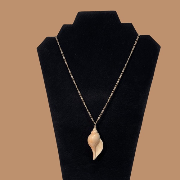 Vintage 1970’s Avon Conch Seashell Necklace 27” Length - Picture 1 of 3
